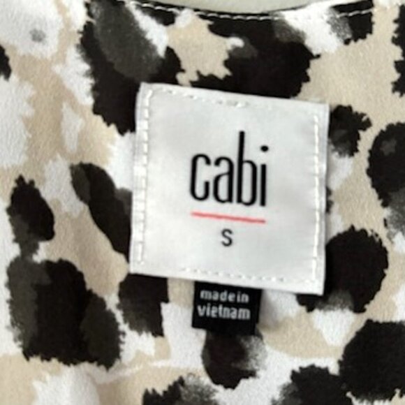 Barely Worn- Cabi Rosette Blouse #5898 Black White Neutral Small - Picture 7 of 10
